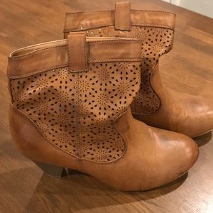Perforated Booties Sz 10